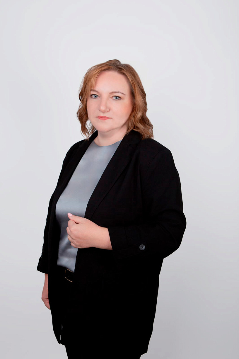 Елена Максимова