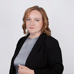 Елена Максимова